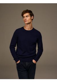 Reserved - Wełniany sweter z dodatkiem kaszmiru - granatowy. Kolor: niebieski. Materiał: wełna, kaszmir