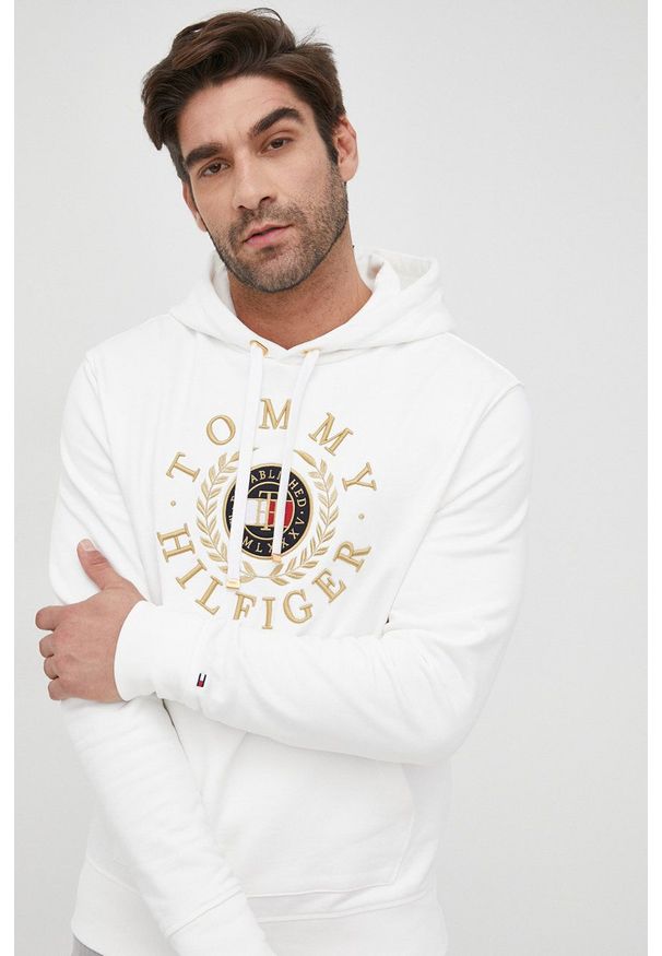 TOMMY HILFIGER - Tommy Hilfiger bluza bawełniana ICON męska kolor beżowy z kapturem z aplikacją. Okazja: na co dzień. Typ kołnierza: kaptur. Kolor: beżowy. Materiał: bawełna. Wzór: aplikacja. Styl: casual