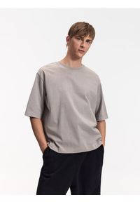 Reserved - T-shirt cropped boxy z efektem sprania - ciemnoszary. Kolor: szary. Materiał: dzianina, bawełna