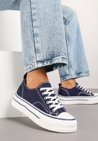 Renee - Granatowe Casualowe Trampki na Niskiej Platformie Natirinne. Okazja: na co dzień. Kolor: niebieski. Materiał: jeans. Obcas: na platformie. Styl: casual