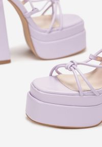 Renee - Fioletowe Wiązane Sandały na Stożkowym Słupku i Platformie Lavendari. Kolor: fioletowy. Wzór: jednolity. Obcas: na platformie #3