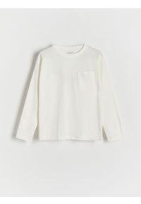 Reserved - Longsleeve oversize z kieszenią - złamana biel. Materiał: dzianina, bawełna. Długość rękawa: długi rękaw