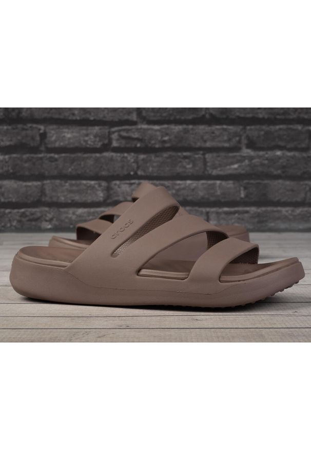 Sandały damskie na basen Crocs GETAWAY STRAPPY. Kolor: brązowy. Sport: pływanie