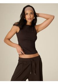 4f - 4F Top slim z prążkowanej dzianiny damski - brązowy XS. Kolor: brązowy. Materiał: prążkowany, dzianina #2