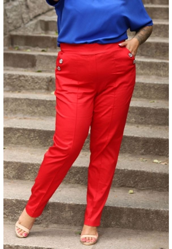 KARKO - Spodnie eleganckie bawełniane z przeszytym kantem EWKA czerwone PROMOCJA. Okazja: do pracy. Stan: podwyższony. Kolekcja: plus size. Kolor: czerwony. Materiał: bawełna. Styl: elegancki