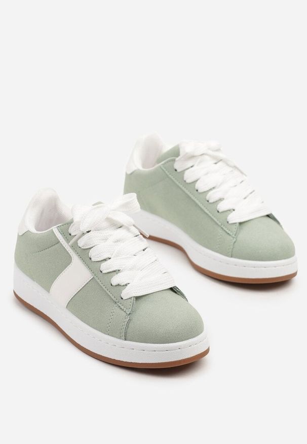 Renee - Jasnozielone Sneakersy z Geometrycznym Motywem Taniffia. Okazja: na co dzień, na spacer. Zapięcie: sznurówki. Kolor: zielony. Materiał: jeans. Wzór: geometria. Obcas: na płaskiej podeszwie. Sport: turystyka piesza