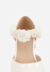 Born2be - Białe Eleganckie Sandały Czółenka na Niskim Słupku z Kwiatową Aplikacją Hialea. Okazja: na uczelnię, na komunię. Kolor: biały. Wzór: aplikacja, kwiaty. Styl: elegancki #4