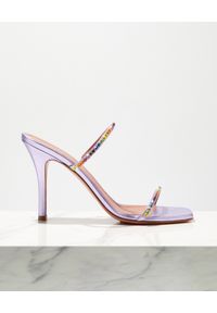 AMINA MUADDI - Fioletowe sandały z kryształami Gilda. Zapięcie: pasek. Kolor: różowy, wielokolorowy, fioletowy. Materiał: materiał. Wzór: paski. Obcas: na obcasie. Wysokość obcasa: średni #5