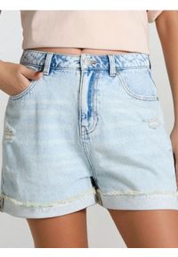 Sinsay - Szorty jeansowe mom fit - niebieski. Kolor: niebieski. Materiał: jeans #1