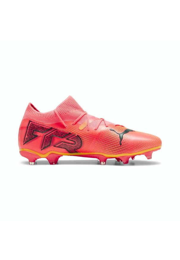 Buty piłkarskie męskie Puma 10771503. Zapięcie: sznurówki. Kolor: wielokolorowy, pomarańczowy, czarny. Materiał: materiał. Szerokość cholewki: normalna. Sport: piłka nożna