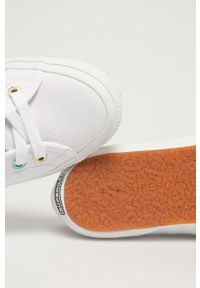 Superga Tenisówki damskie kolor biały. Nosek buta: okrągły. Zapięcie: sznurówki. Kolor: biały
