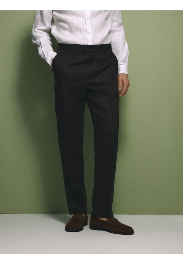 Reserved - Lniane spodnie garniturowe - ciemnobrązowy. Kolor: brązowy. Materiał: len