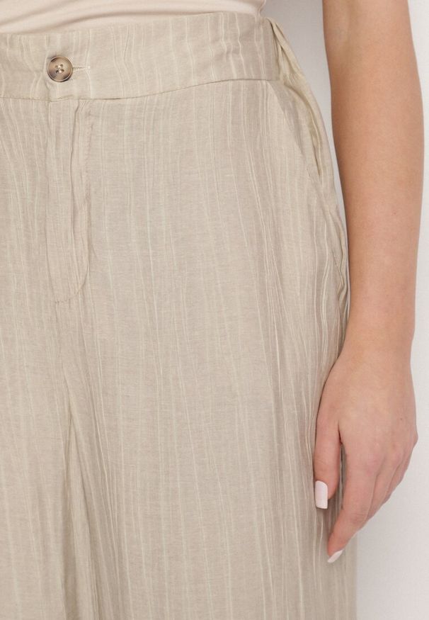 Born2be - Beżowe Szerokie Spodnie z Wysokim Stanem Natalania. Okazja: na co dzień. Stan: podwyższony. Kolor: beżowy. Materiał: len. Styl: casual, elegancki