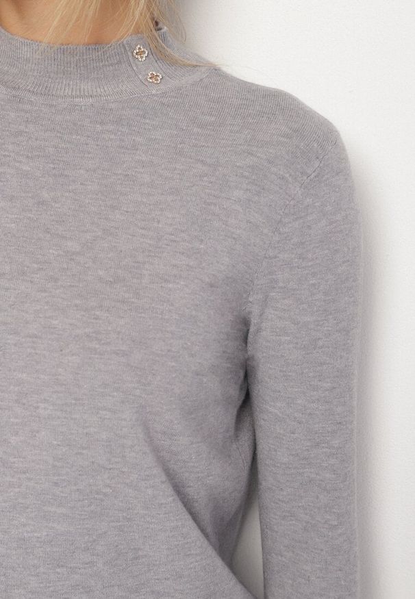 Born2be - Szary Dopasowany Golf z Aplikacjami przy Dekolcie i Rękawach Unella. Typ kołnierza: golf. Kolor: szary. Materiał: jeans. Wzór: aplikacja. Styl: elegancki