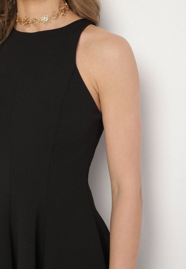 Born2be - Czarna Rozkloszowana Sukienka z Wiskozą Milenissa. Okazja: na imprezę, na co dzień. Kolor: czarny. Materiał: wiskoza. Sezon: lato. Styl: casual, elegancki