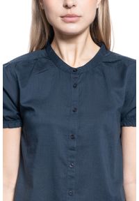 Mustang - KOSZULA DAMSKA MUSTANG Elsa Basic Blouse BLUE NIGHTS 1009453 4085. Typ kołnierza: kołnierzyk stójkowy. Materiał: materiał. Długość rękawa: krótki rękaw #5