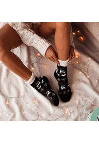 Milena - Skarpetki damskie 1055 frotte bezuciskowe renifery i serca bk/ec. Kolor: niebieski. Materiał: elastan, poliamid, bawełna