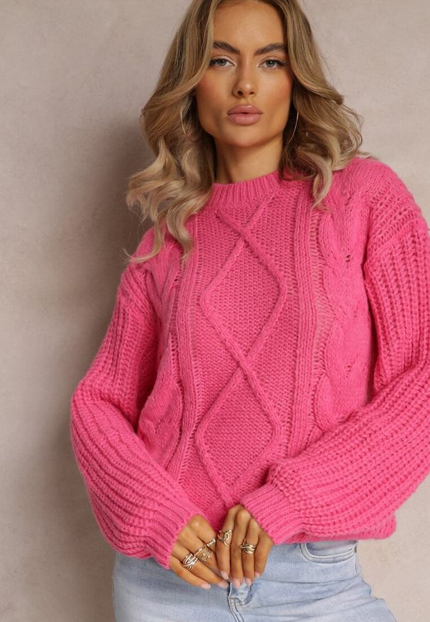 Renee - Fuksjowy Klasyczny Sweter z Modnym Splotem Wykończony Ściągaczami Viala. Kolor: różowy. Długość rękawa: długi rękaw. Długość: długie. Wzór: ze splotem. Styl: klasyczny