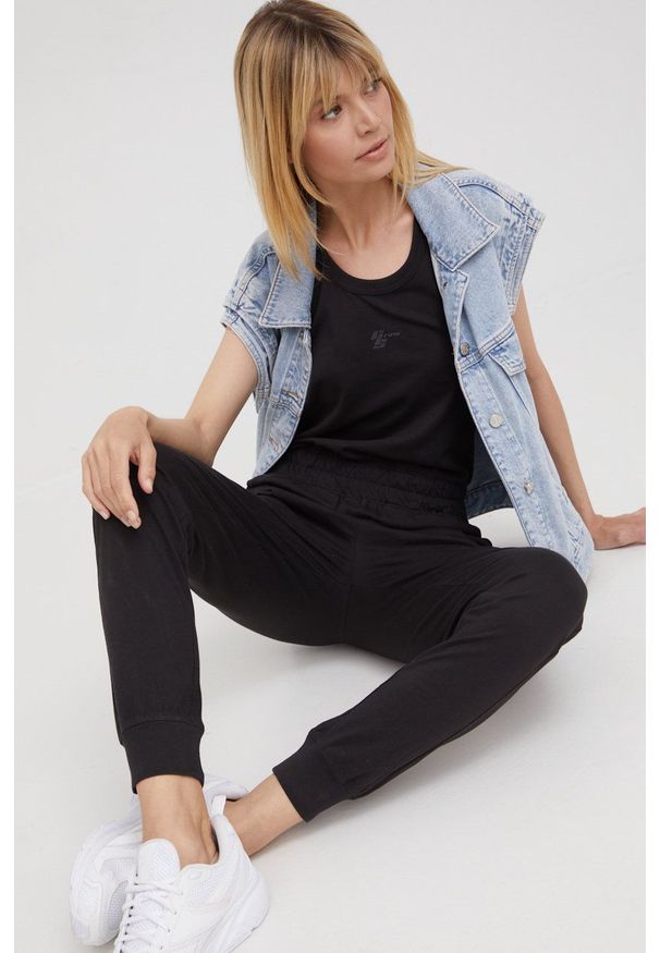 G-Star RAW - G-Star Raw kombinezon bawełniany kolor czarny bawełniany z dekoltem okrągłym. Okazja: na co dzień. Kolor: czarny. Materiał: bawełna. Wzór: gładki. Styl: casual