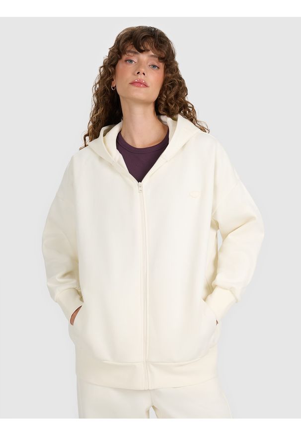 4f - 4F Bluza dresowa rozpinana z kapturem damska - beżowa M. Okazja: na co dzień. Typ kołnierza: kaptur. Kolor: beżowy. Materiał: dresówka. Wzór: gładki, ze splotem. Styl: casual, klasyczny, sportowy