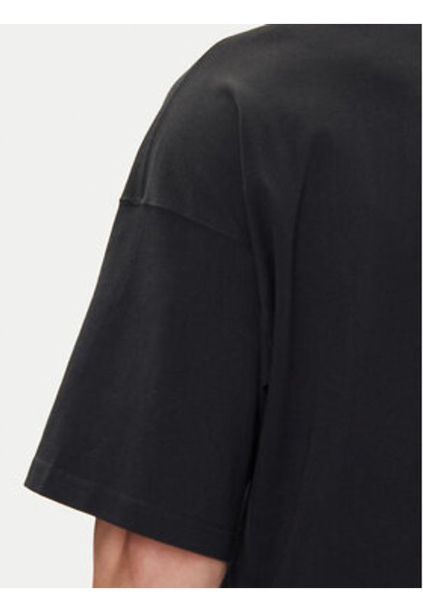 Nike T-Shirt Essentials HF9606 Czarny Oversize. Kolor: czarny. Materiał: bawełna