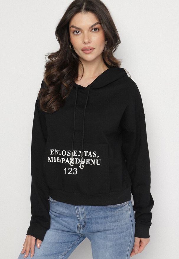 Born2be - Czarna Casualowa Bluza z Kapturem i Kieszonką Zelotia. Okazja: na co dzień. Typ kołnierza: kaptur. Kolor: czarny. Materiał: jeans. Styl: casual