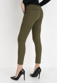 Born2be - Ciemnozielone Spodnie Physarane. Kolor: zielony. Długość: długie. Styl: elegancki #5