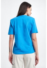 T-shirt damski GESTUZ. Materiał: bawełna. Wzór: haft #3