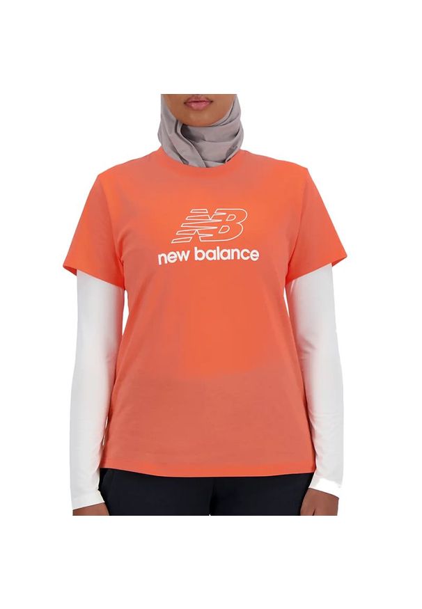 Koszulka New Balance WT41816GFR - pomarańczowa. Kolor: pomarańczowy. Materiał: bawełna. Długość rękawa: krótki rękaw. Długość: krótkie. Wzór: napisy