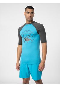 4f - Koszulka do pływania męska. Kolor: turkusowy. Materiał: materiał, dzianina. Długość rękawa: krótki rękaw. Sport: pływanie