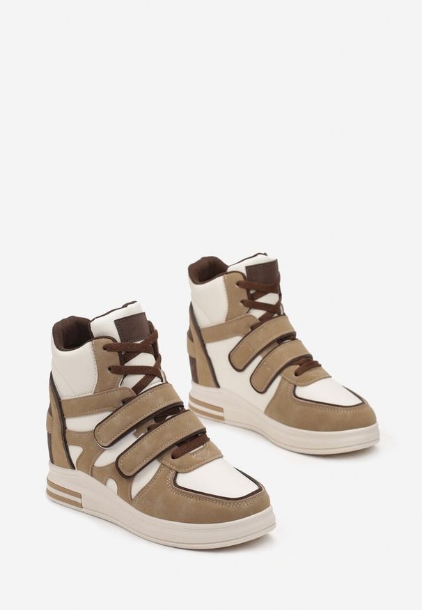Renee - Ciemnobeżowe Sneakersy na Ukrytym Koturnie Zapięcie na Rzep Dodatkowo Sznurowane z Ozdobnymi Wstawkami z Ekozamszu Tisgnet. Zapięcie: rzepy. Kolor: beżowy. Szerokość cholewki: normalna. Obcas: na koturnie