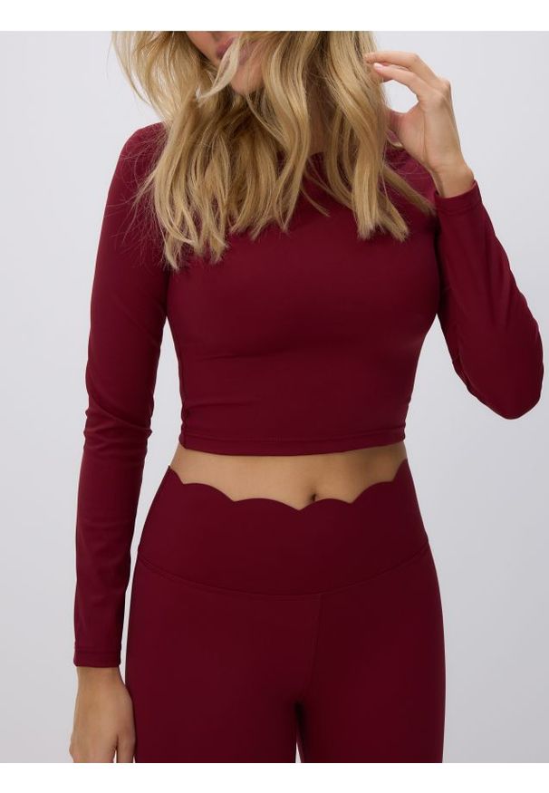 Reserved - Krótki longsleeve - burgundowy. Kolor: czerwony. Materiał: dzianina. Długość rękawa: długi rękaw. Długość: krótkie