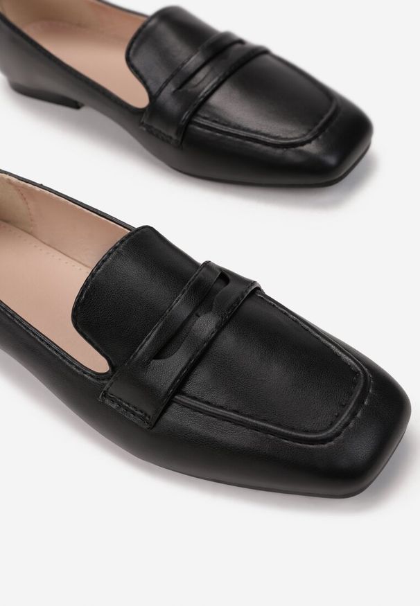 Renee - Czarne Mokasyny Mellyse. Zapięcie: bez zapięcia. Kolor: czarny. Wzór: aplikacja, jednolity. Obcas: na obcasie. Styl: elegancki. Wysokość obcasa: niski