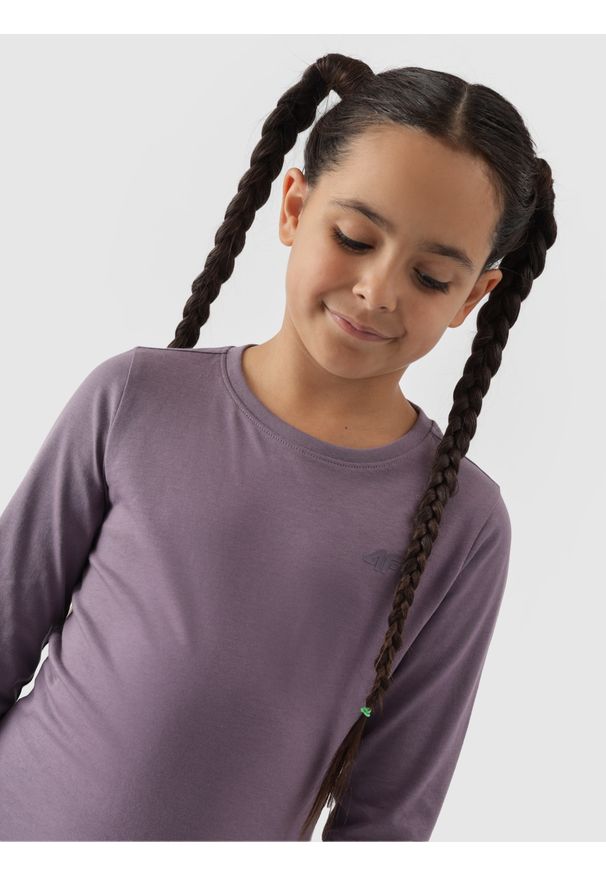 4f - 4F Longsleeve regular gladki dziewczęcy - fioletowy 134 (8-9 lat). Okazja: na co dzień. Kolor: fioletowy. Materiał: dzianina, jersey, bawełna. Długość rękawa: długi rękaw. Długość: długie. Wzór: gładki, ze splotem. Sezon: lato. Styl: casual, klasyczny, sportowy