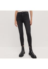 Reserved - Jeansy slim ze średnim stanem - Czarny. Kolor: czarny. Materiał: jeans #1