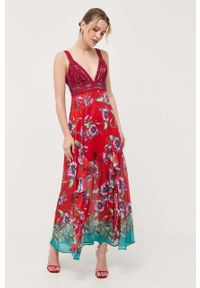 Guess sukienka kolor czerwony maxi rozkloszowana. Kolor: czerwony. Materiał: tkanina. Długość rękawa: na ramiączkach. Typ sukienki: rozkloszowane. Długość: maxi #4