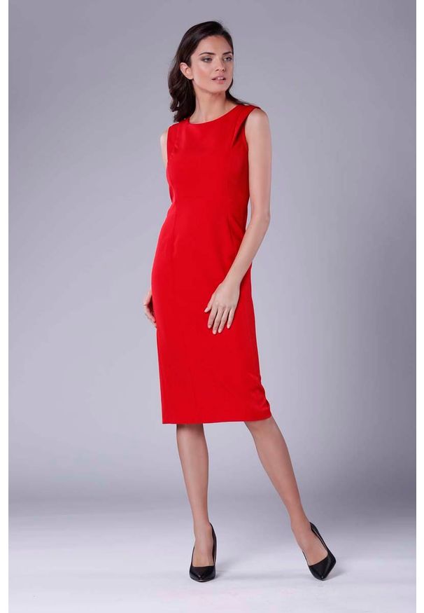 Nommo - Czerwona Wizytowa Ołówkowa Sukienka z Zakładką na Ramionach. Kolor: czerwony. Materiał: poliester, wiskoza. Typ sukienki: ołówkowe. Styl: wizytowy