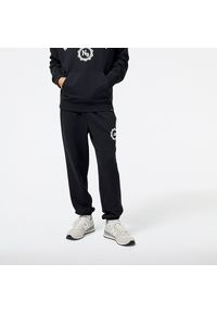 Spodnie męskie New Balance MP31902BK – czarne. Kolor: czarny. Materiał: bawełna, dresówka, poliester. Sport: fitness