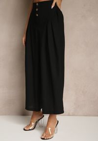 Renee - Czarne Spodnie Culottes High Waist z Bawełny Zdobione Guzikami Izuma. Okazja: na co dzień. Stan: podwyższony. Kolor: czarny. Materiał: bawełna. Wzór: aplikacja. Styl: elegancki, casual #4