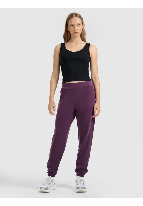 4f - 4F Spodnie dresowe joggery z modalem damskie - fioletowe XS. Kolor: fioletowy. Materiał: dresówka. Wzór: gładki