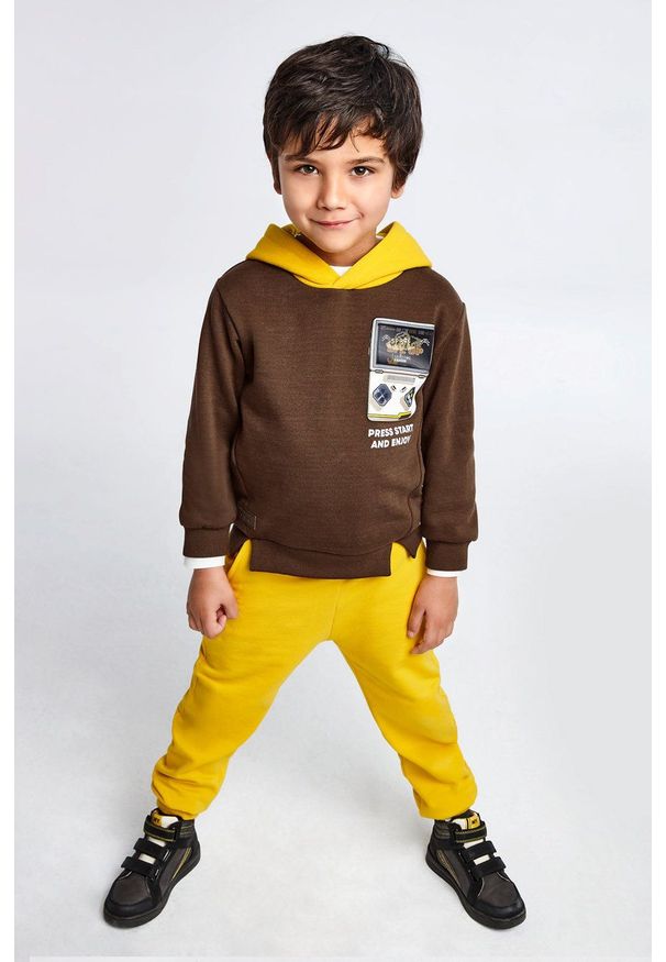 Mayoral spodnie dresowe dziecięce kolor żółty gładkie. Kolor: żółty. Materiał: dresówka. Wzór: gładki