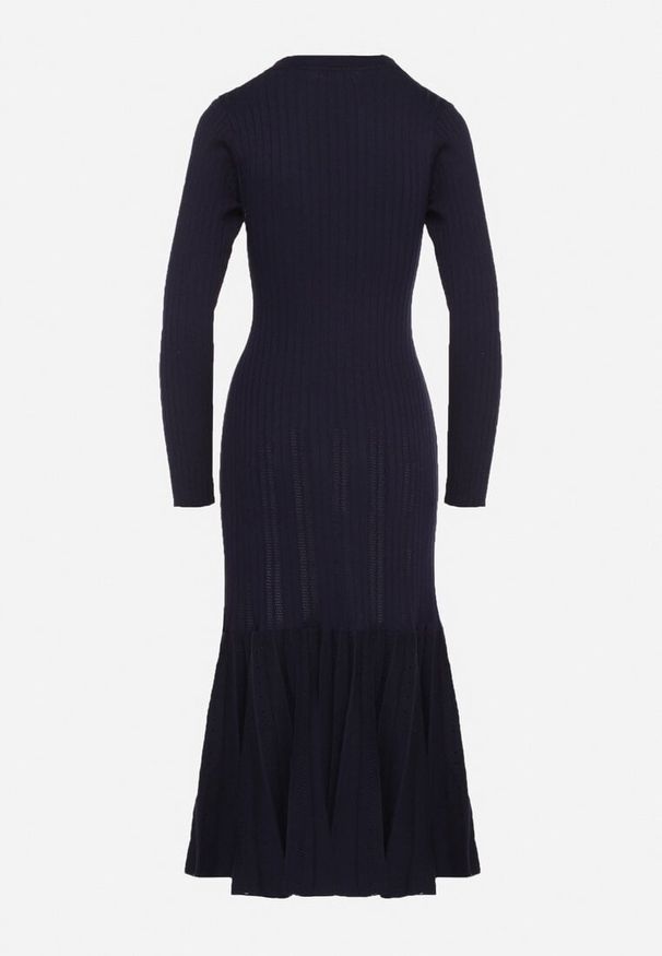 Born2be - Granatowa Taliowana Sukienka z Wiskozą z Guzikami i Rozkloszowanym Dołem Faratila. Okazja: na co dzień. Kolor: niebieski. Materiał: wiskoza. Styl: klasyczny, casual, elegancki