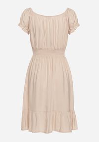 Born2be - Beżowa Wiskozowa Sukienka z Gumkami w Pasie Ściągana przy Dekolcie z Falbanką Tiimamla. Okazja: na co dzień. Kolor: beżowy. Materiał: wiskoza. Długość rękawa: krótki rękaw. Sezon: wiosna, lato. Typ sukienki: proste. Styl: casual #3