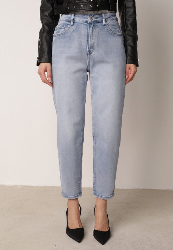 Born2be - Niebieskie Bawełniane Jeansy Klasyczne o Kroju Mom Fit Qinvielle. Okazja: do pracy, na co dzień. Kolekcja: plus size. Kolor: niebieski. Styl: klasyczny