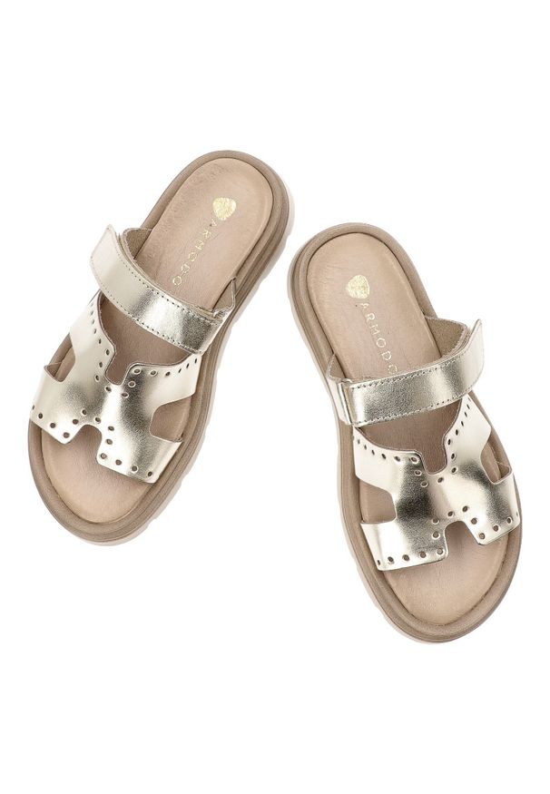 Złote Klapki Armodo Modne Obuwie Damskie. Okazja: na spacer, na co dzień. Kolor: złoty. Materiał: skóra. Sezon: lato. Styl: casual