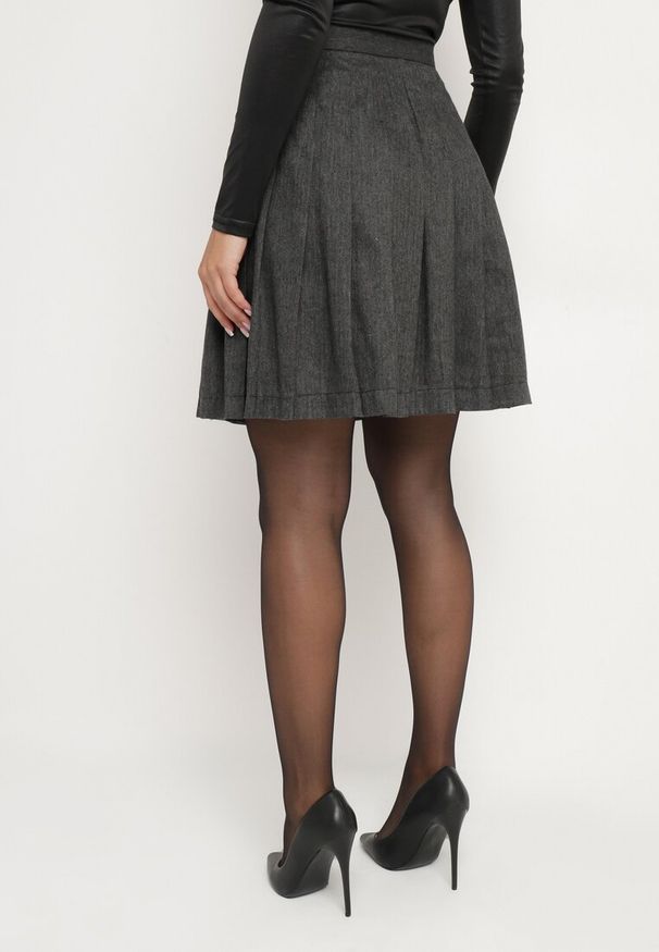 Born2be - Szara Spódnica w Stylu Preppy z Szerokimi Plisami Enaliea. Okazja: na co dzień. Kolor: szary. Materiał: wiskoza. Sezon: jesień, wiosna. Styl: elegancki, casual