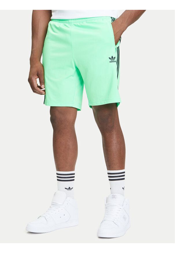 Adidas - adidas Szorty sportowe adicolor Firebird JY1340 Zielony Regular Fit. Kolor: zielony. Materiał: syntetyk. Styl: sportowy
