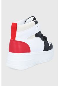 Answear Lab buty kolor czerwony. Nosek buta: okrągły. Zapięcie: sznurówki. Kolor: czerwony. Materiał: guma. Obcas: na platformie #5