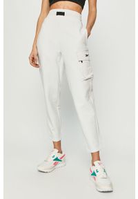 Reebok - Spodnie. Kolor: biały. Materiał: wiskoza, dzianina, elastan, nylon, poliester. Wzór: gładki #1