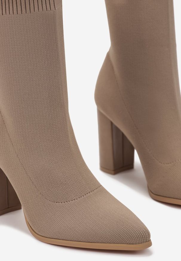 Renee - Beżowe Botki z Elastyczną Cholewką Penthis. Wysokość cholewki: za kostkę. Kolor: beżowy. Materiał: prążkowany, skóra, materiał, jeans. Szerokość cholewki: normalna. Wzór: jednolity. Obcas: na obcasie. Wysokość obcasa: średni